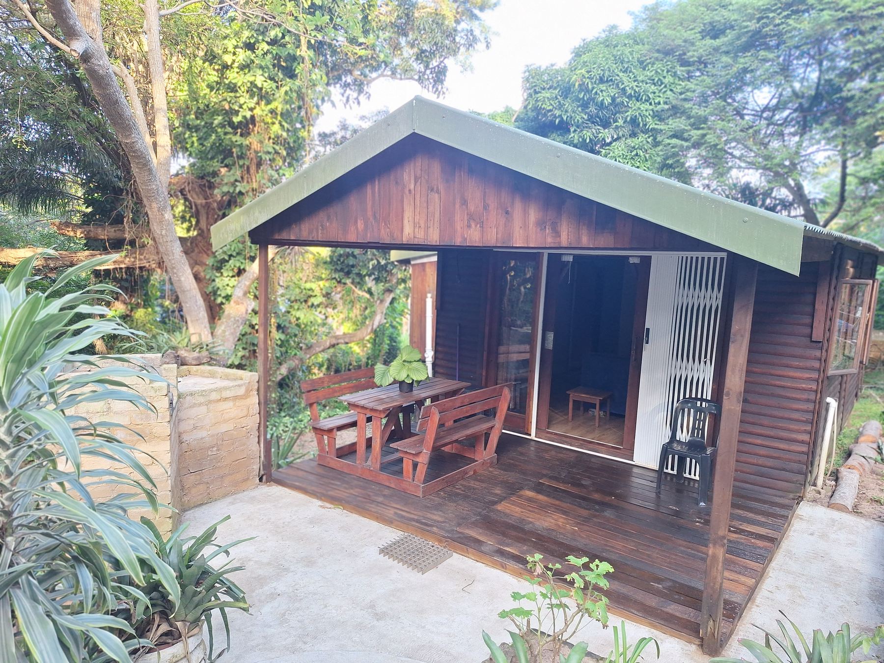 Front deck and picnic table